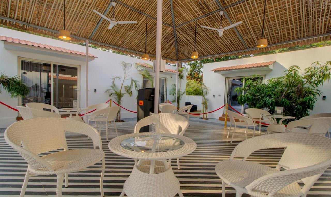 Hotel Treebo Code Red Morjim Esterno foto