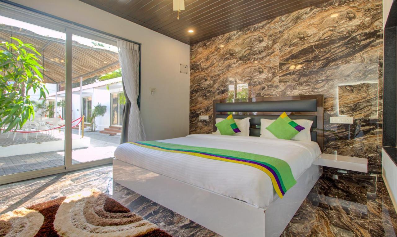Hotel Treebo Code Red Morjim Esterno foto