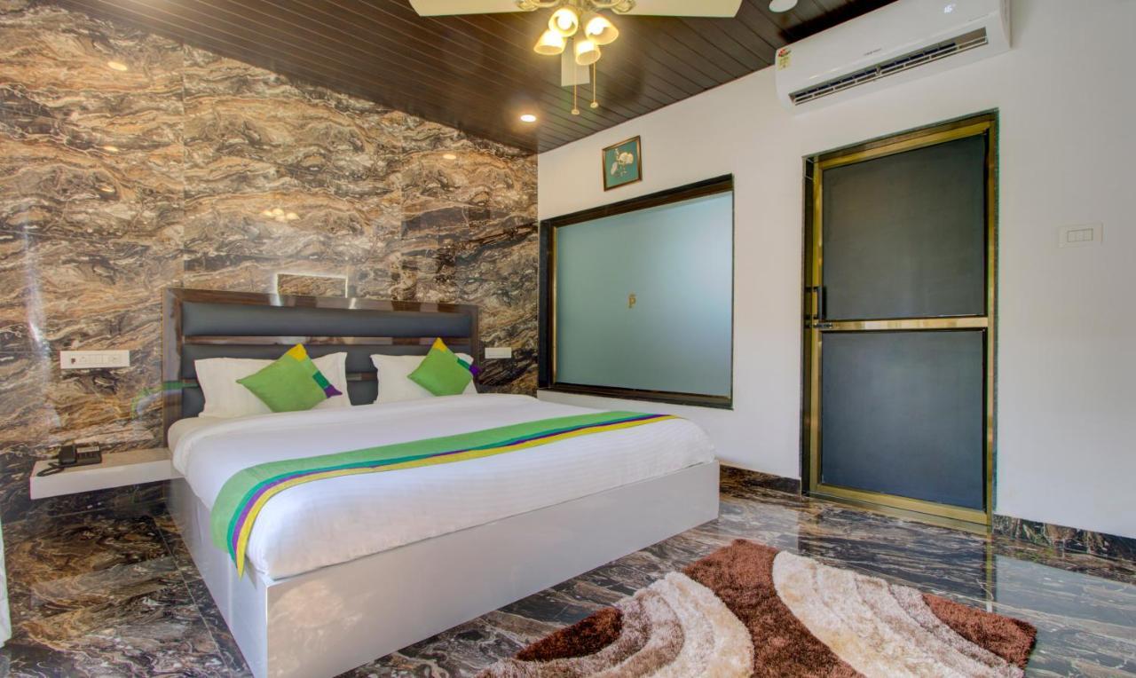 Hotel Treebo Code Red Morjim Esterno foto